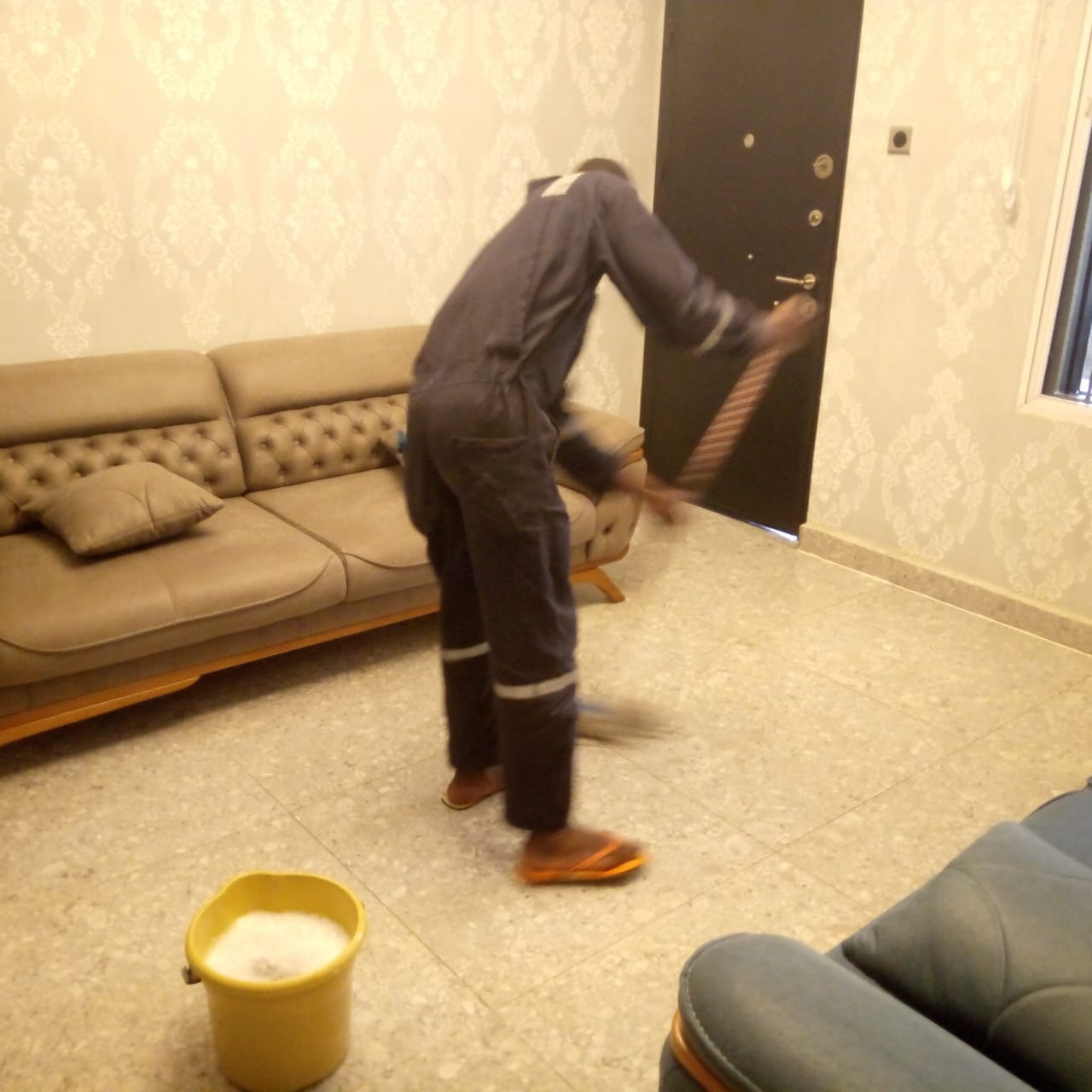  WORKER AT SERVICE