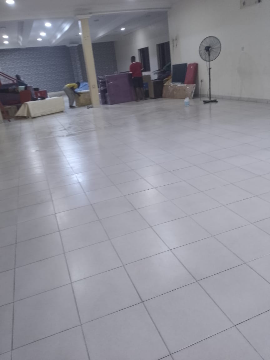  WORKER AT SERVICE